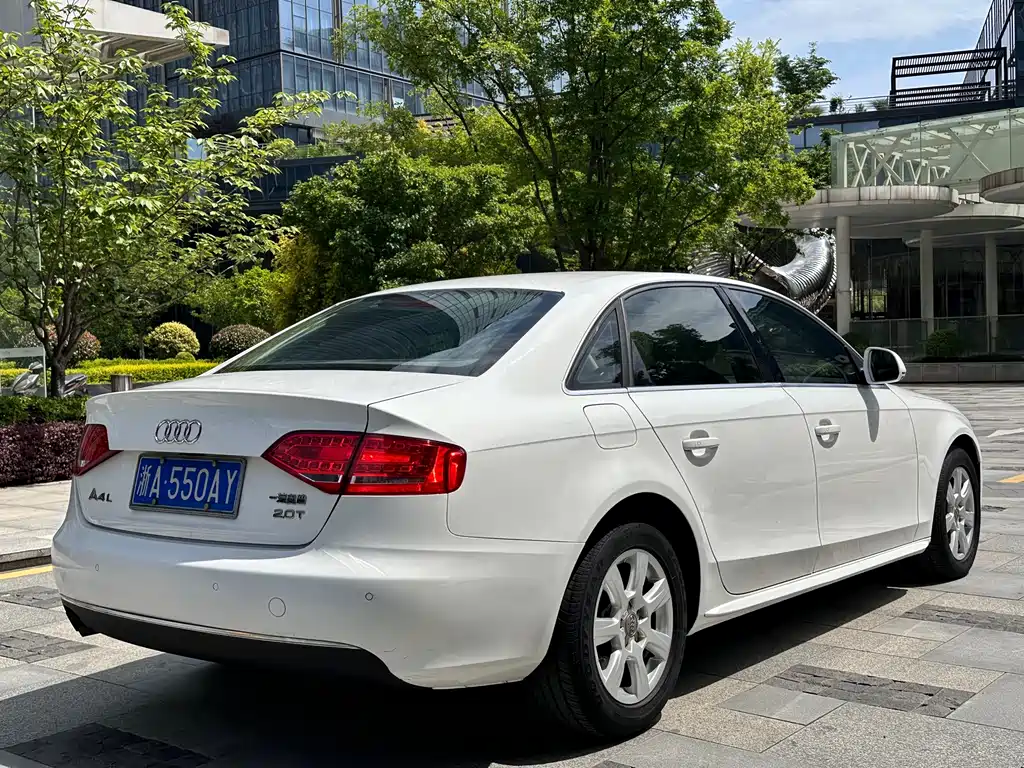 Audi A4L 2011 2.0 TFSI Standard
