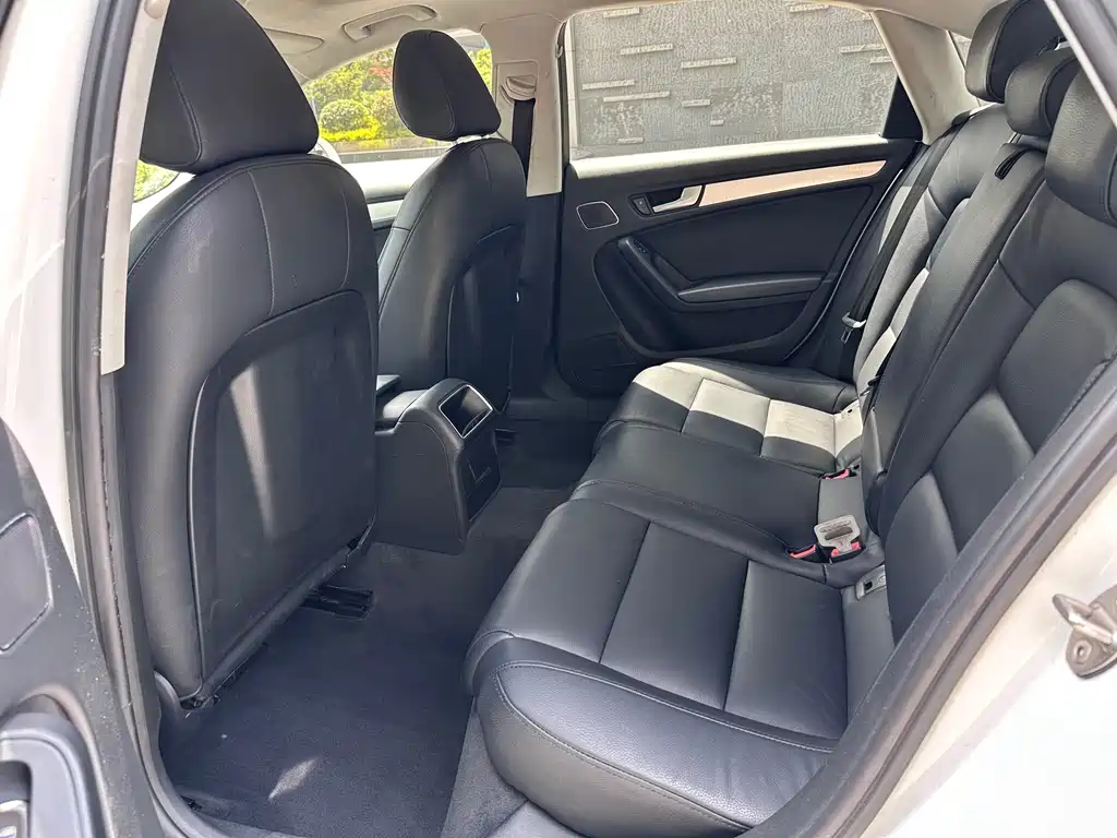 Audi A4L 2011 2.0 TFSI Standard