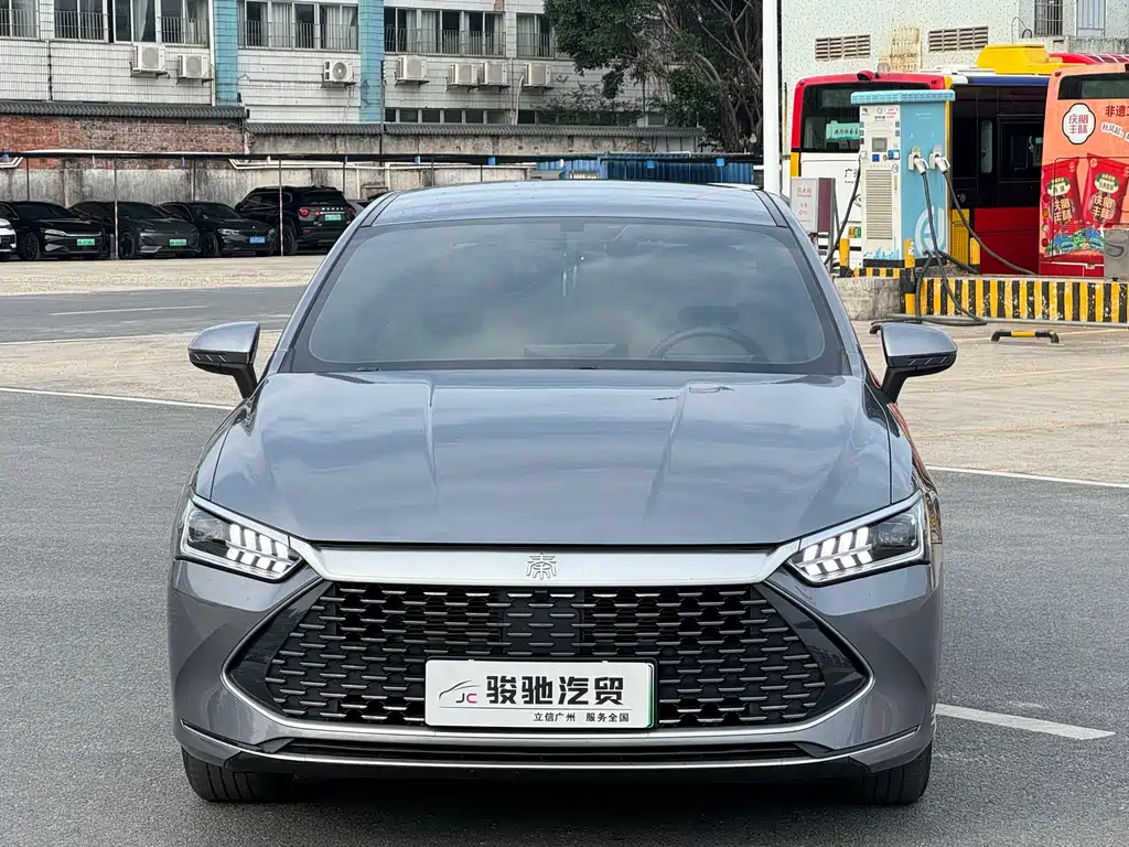 Qin PLUS 2023 Champion Edition DM-i 55KM Leading
