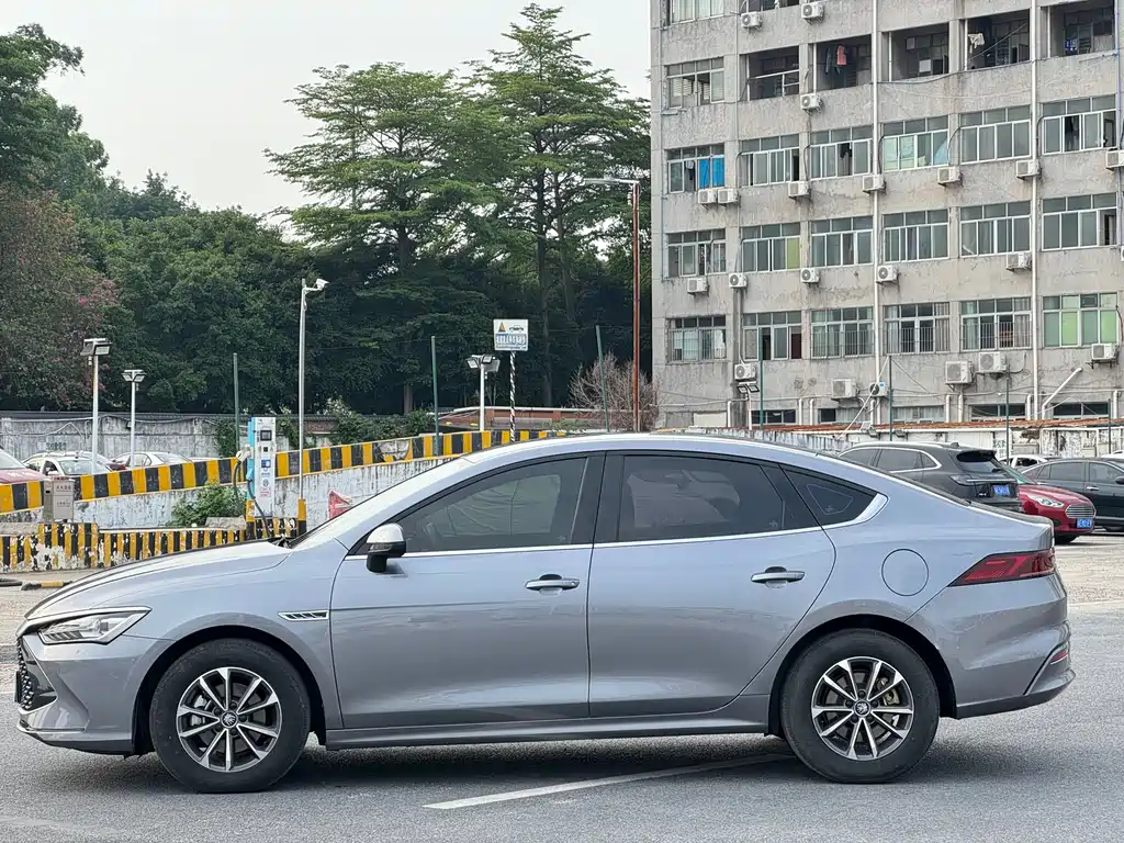 Qin PLUS 2023 Champion Edition DM-i 55KM Leading