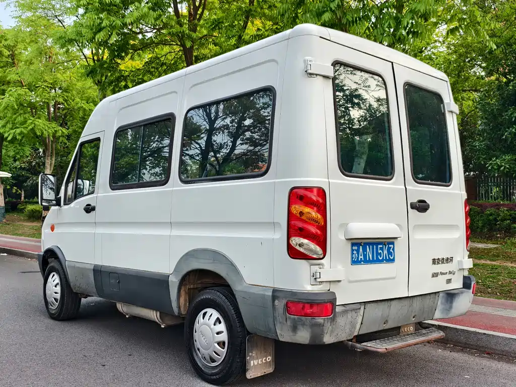 Iveco Power Daily 2013 3.0T-A42 Passenger High Roof F1C