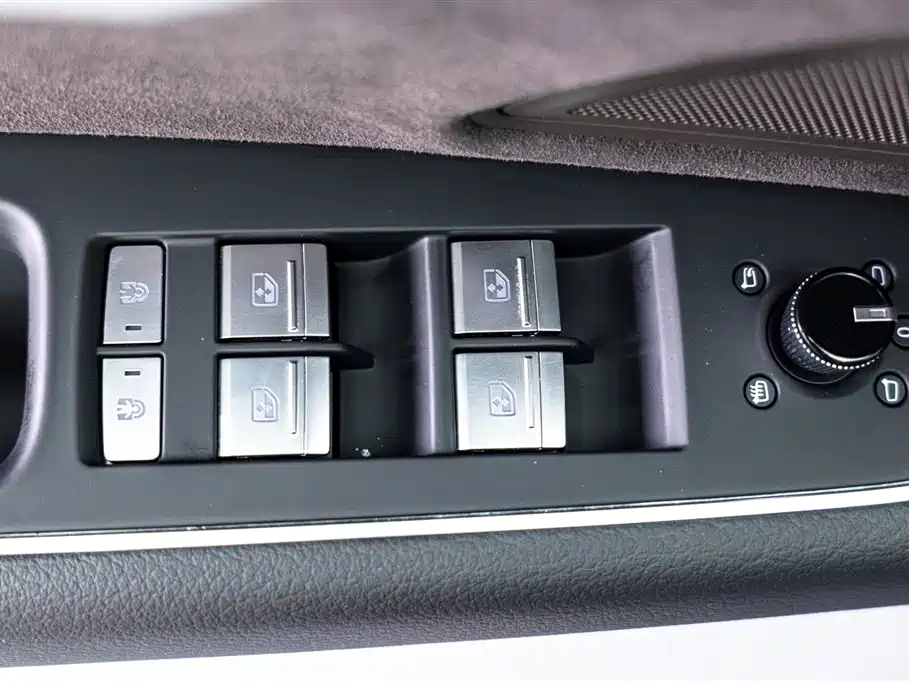 Audi A8L 2025 45 TFSI quattro Luxury