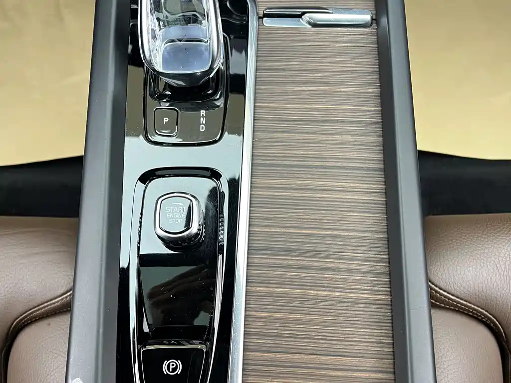 Volvo XC60 2022 B5 AWD Zhiyuan Luxury Edition