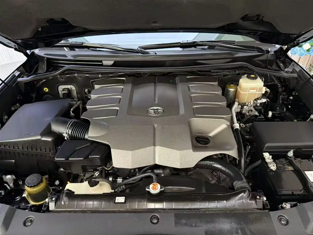 Land Cruiser (Import) 2019 4.6L Middle East Edition