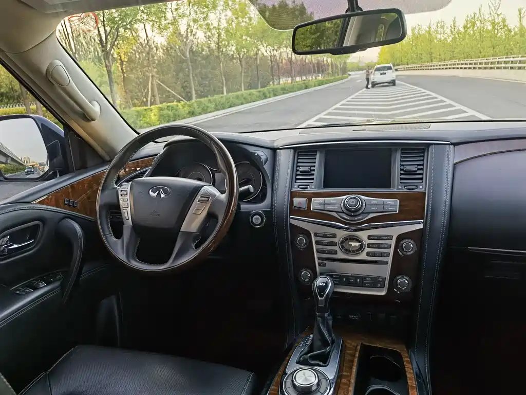 Infiniti QX80 2016 5.6L 4WD