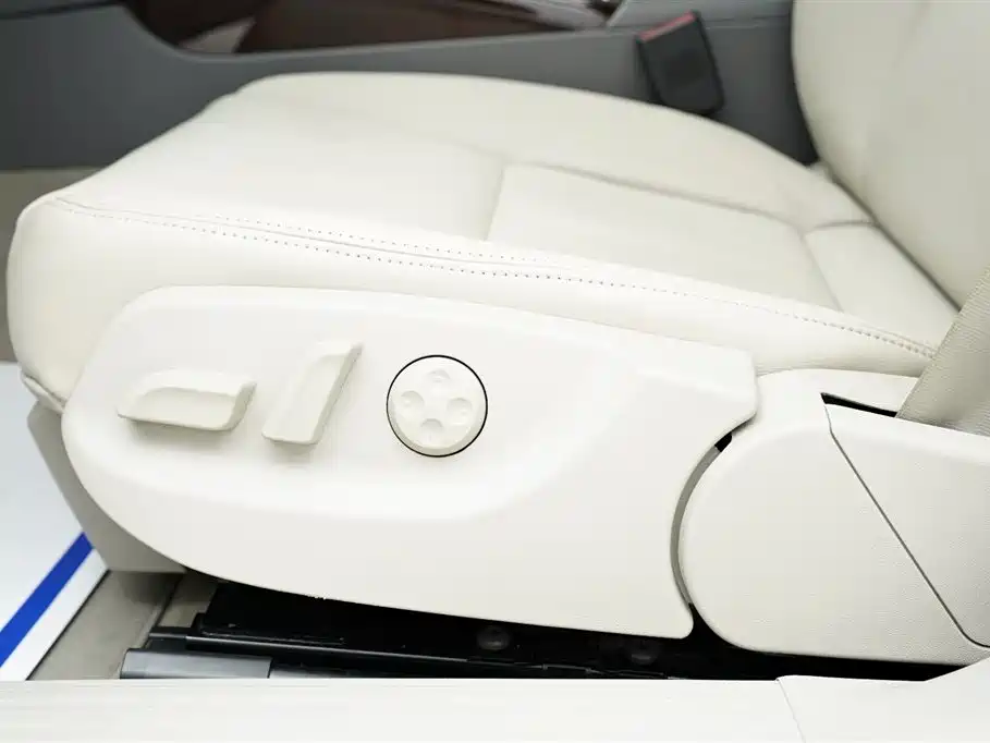 Audi A6L 2010 2.4L Technical Edition