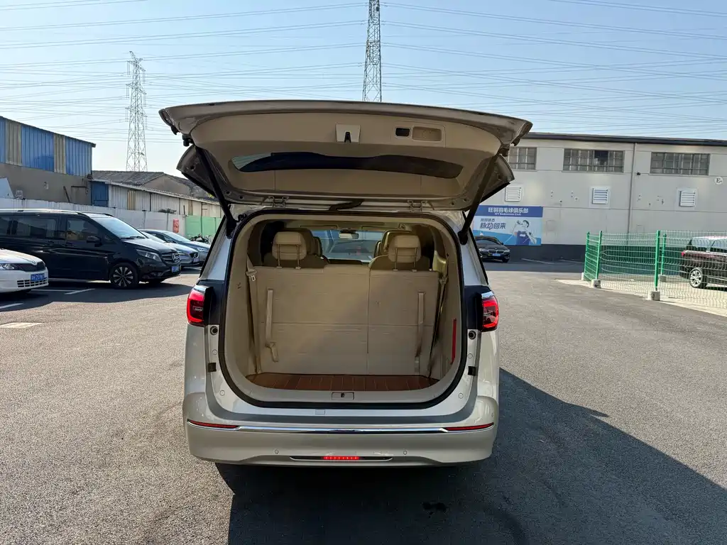 Buick GL8 2022 ES Land Business Class 653T Luxury Model