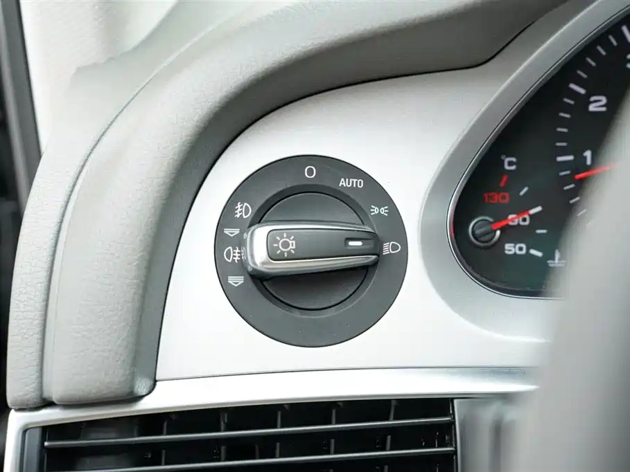 Audi A6L 2010 2.4L Technical Edition