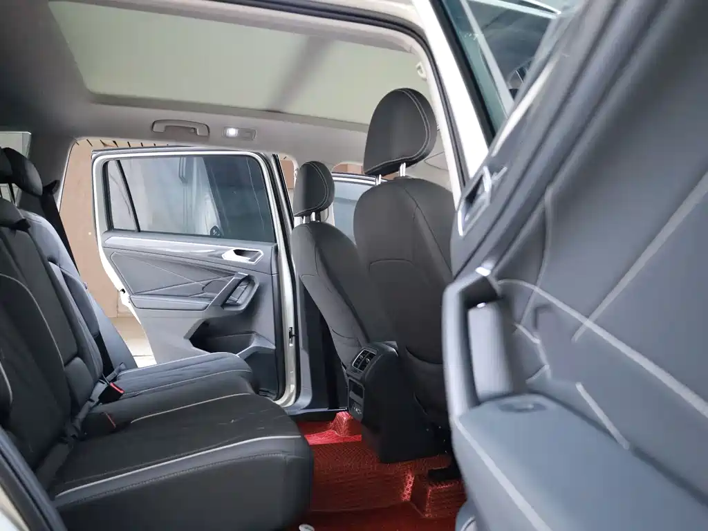 Tiguan L 2022 330TSI Automatic FWD R-Line Yuexiang Edition