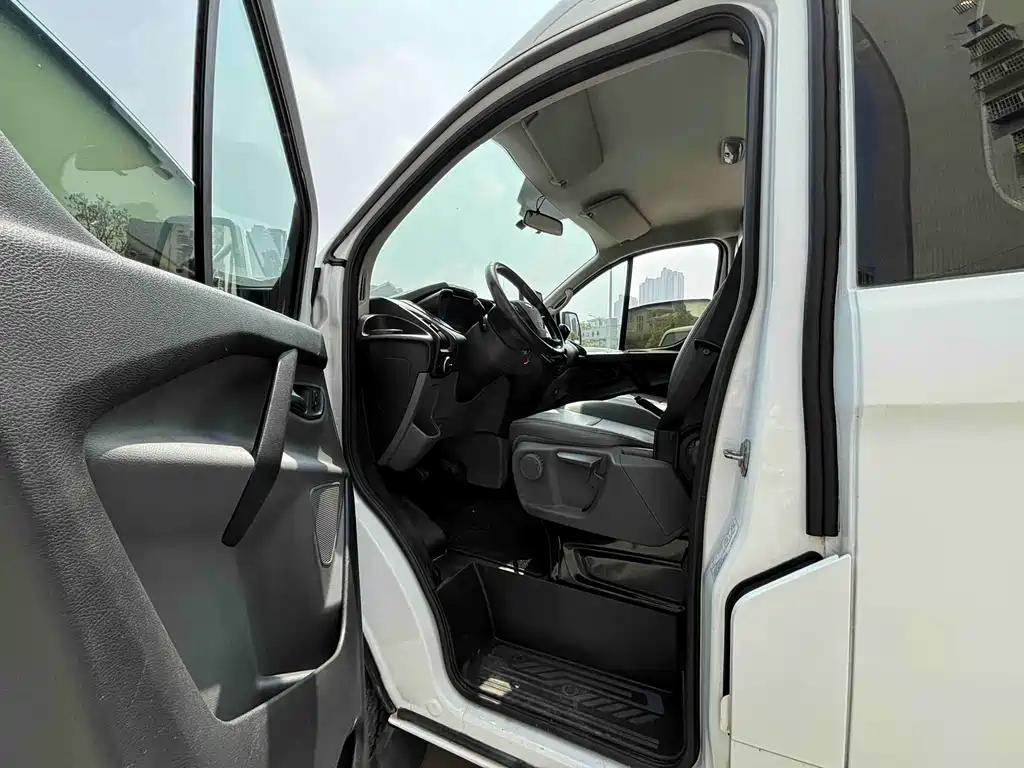 Ford Transit 2019 2.0T Diesel Business Travel Mid-Axis Mid-Roof 9-Seater China VI