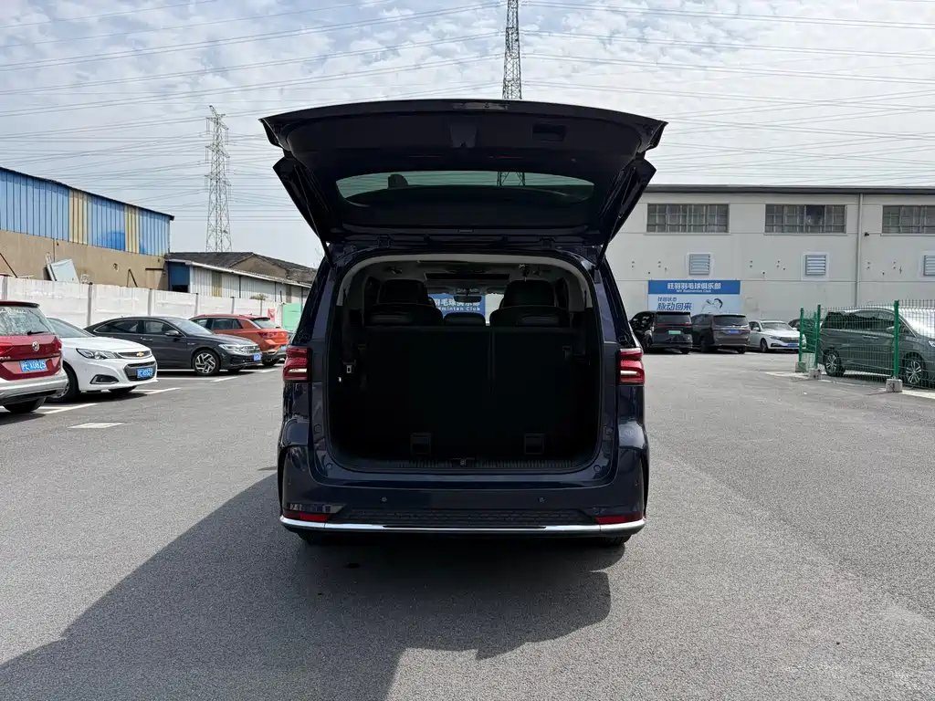 Roewe iMAX8 2023 400TGI Comfort Edition