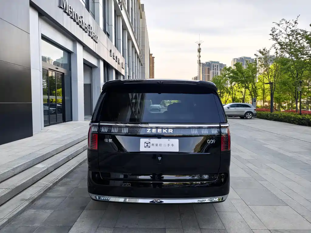 Zeekr 009 2024 7-Seater Aisle Edition AWD 108kWh
