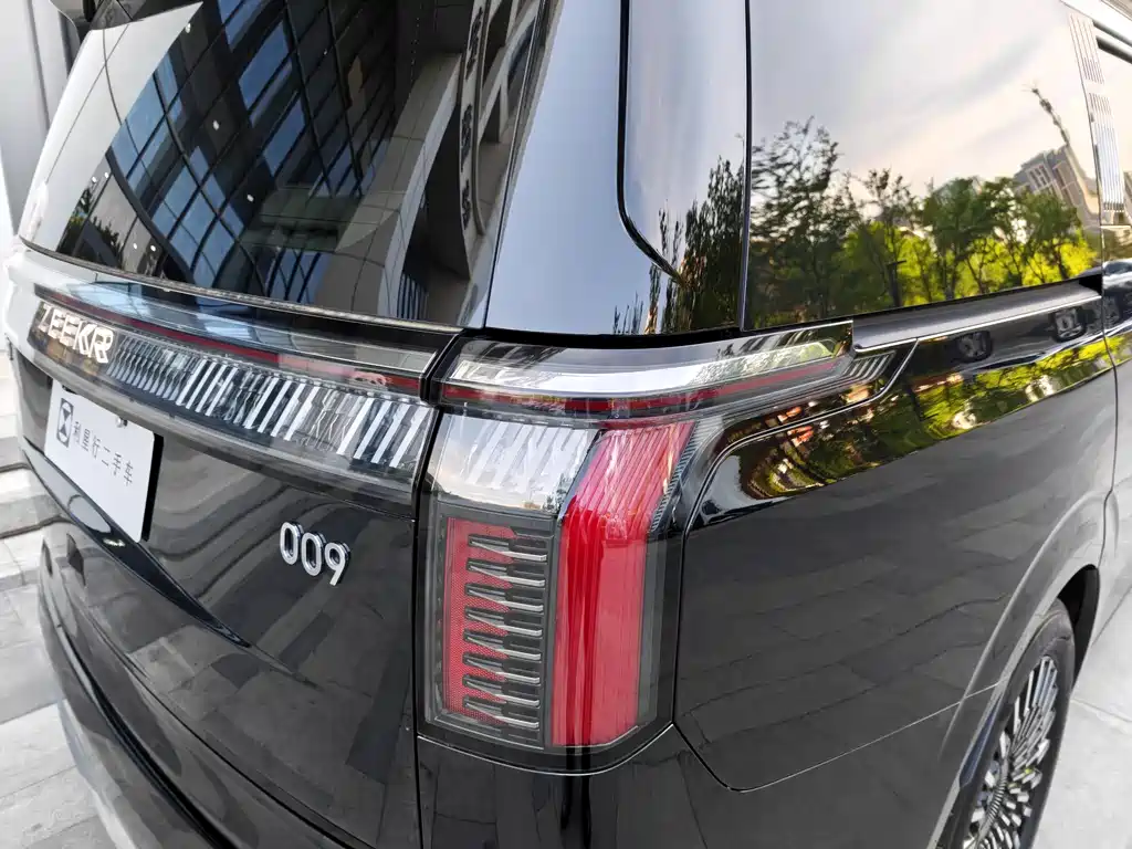Zeekr 009 2024 7-Seater Aisle Edition AWD 108kWh
