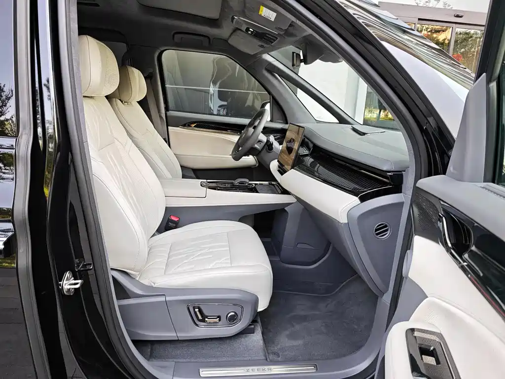 Zeekr 009 2024 7-Seater Aisle Edition AWD 108kWh