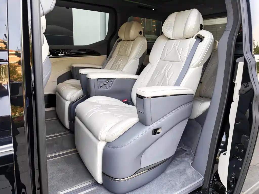 Zeekr 009 2024 7-Seater Aisle Edition AWD 108kWh