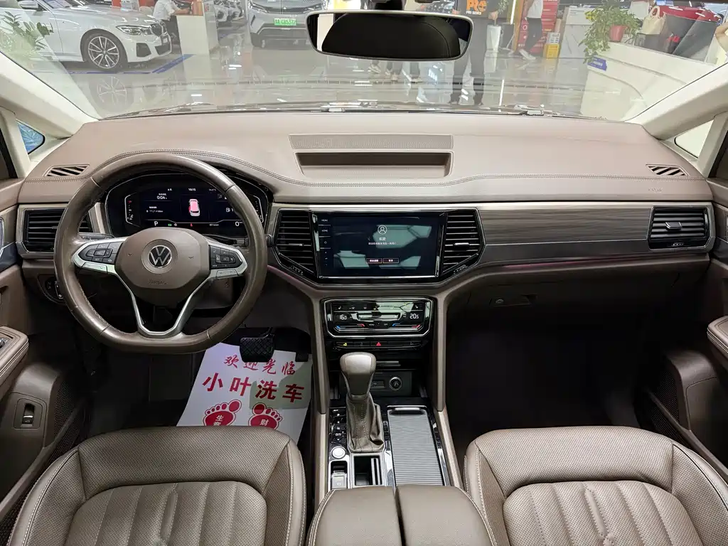 Viloran 2020 330TSI Luxury Edition