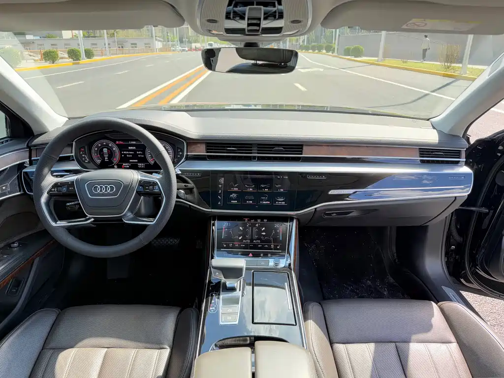 Audi A8L 55 TFSI quattro Luxury 2018