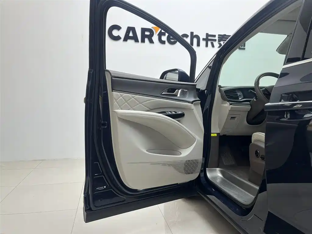 Denza D9 2022 DM-i 970 AWD Premium