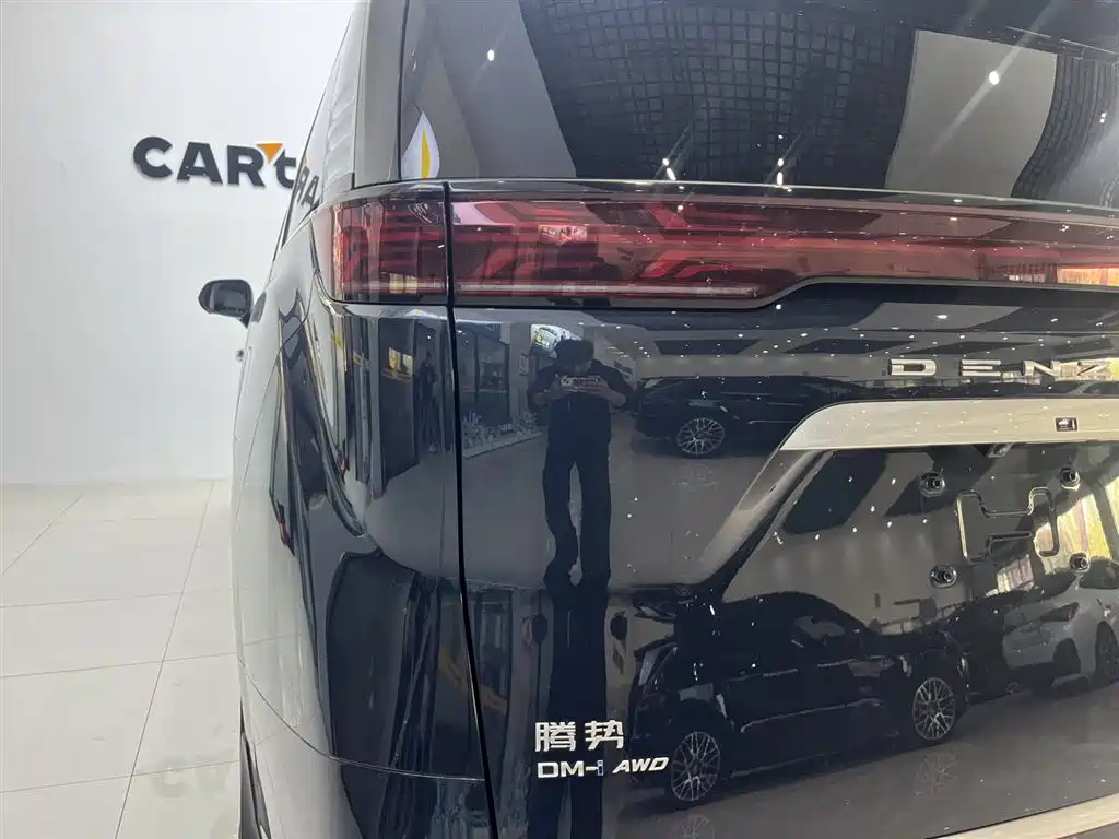 Denza D9 2022 DM-i 970 AWD Premium