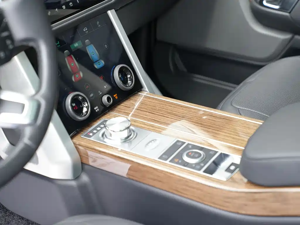 Range Rover 2021 3.0 L6 Heritage Extended Classic Edition