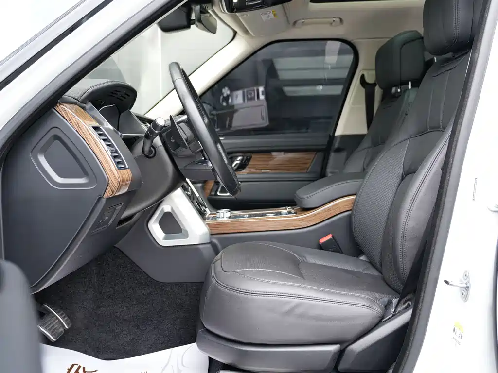 Range Rover 2021 3.0 L6 Heritage Extended Classic Edition