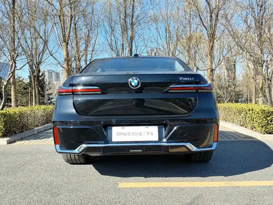 BMW 7 Series 2023 735Li M Sport Package
