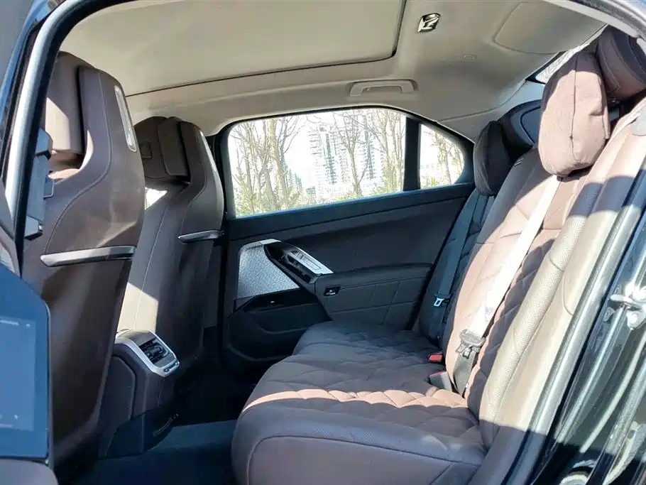 BMW 7 Series 2023 735Li M Sport Package