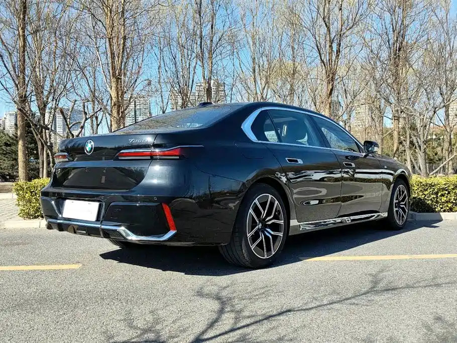 BMW 7 Series 2023 735Li M Sport Package