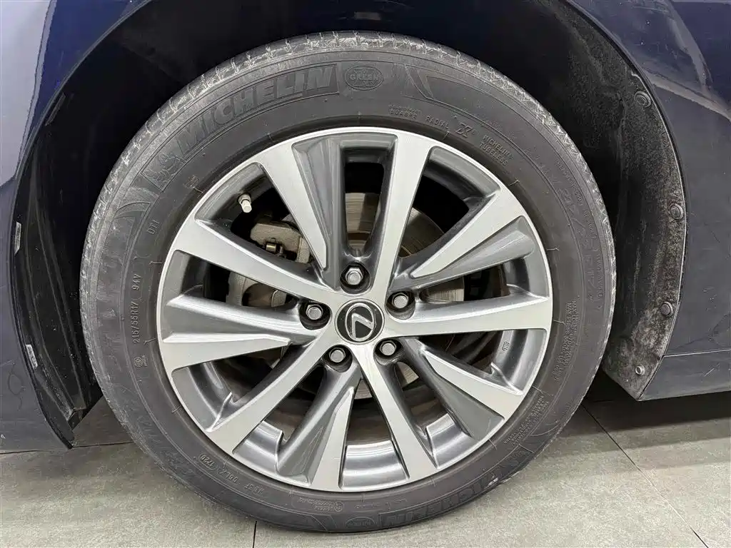 Lexus ES 2020 200 Excellence Edition