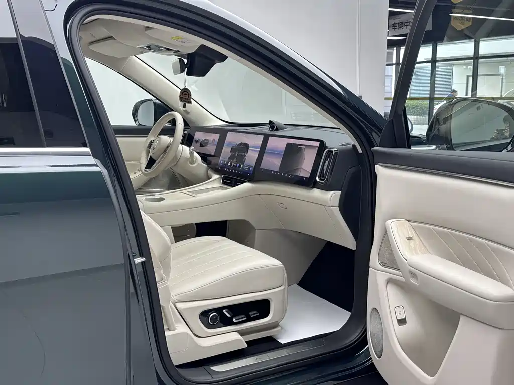 AITO M8 2025 EREV Max+ 53.4kWh 6-Seater with 192-Line LiDAR
