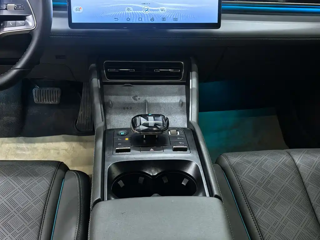 Qin L 2024 DM-i 120KM Excellence Edition