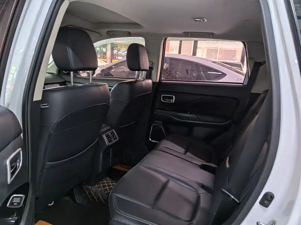 Outlander 2019 2.4L 4WD Zhi Xiang Edition 5-Seater China VI