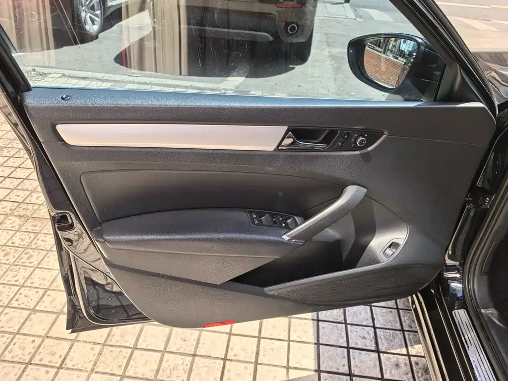 Volkswagen Passat 2015 1.8TSI DSG Zunjong Edition