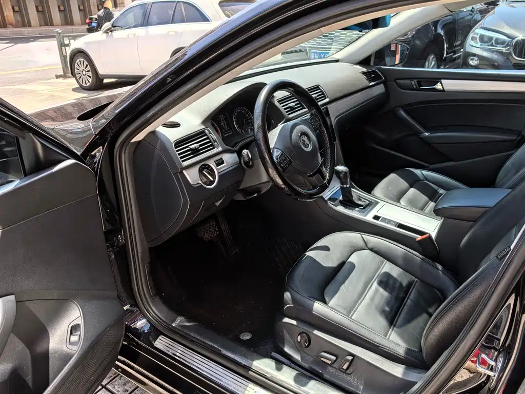 Volkswagen Passat 2015 1.8TSI DSG Zunjong Edition