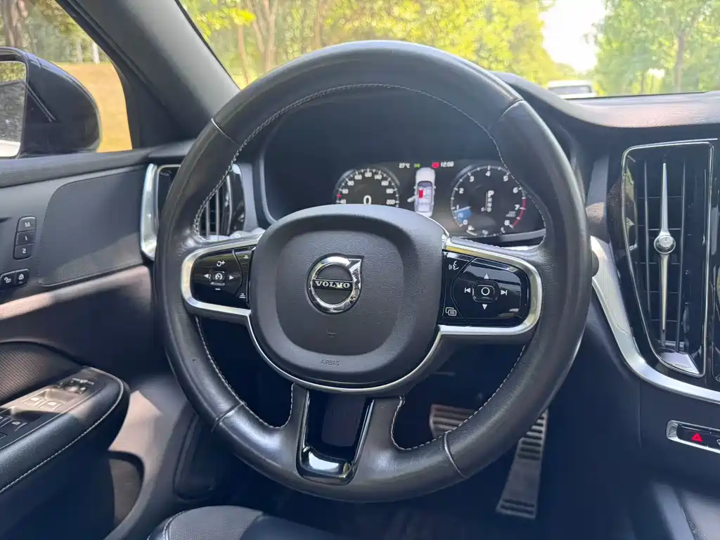 Volvo S60 2021 T4 Zhiyuan Sports Edition