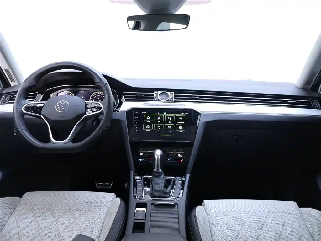 Magotan 2023 2 Million Edition 330TSI DSG Luxury