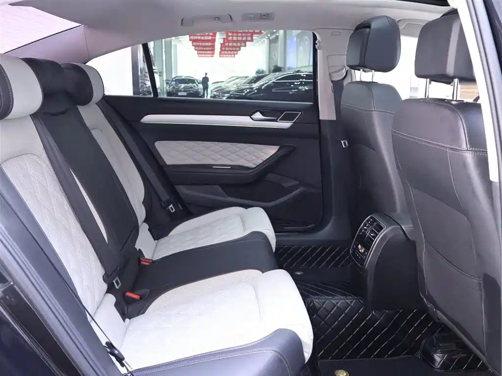 Magotan 2023 2 Million Edition 330TSI DSG Luxury