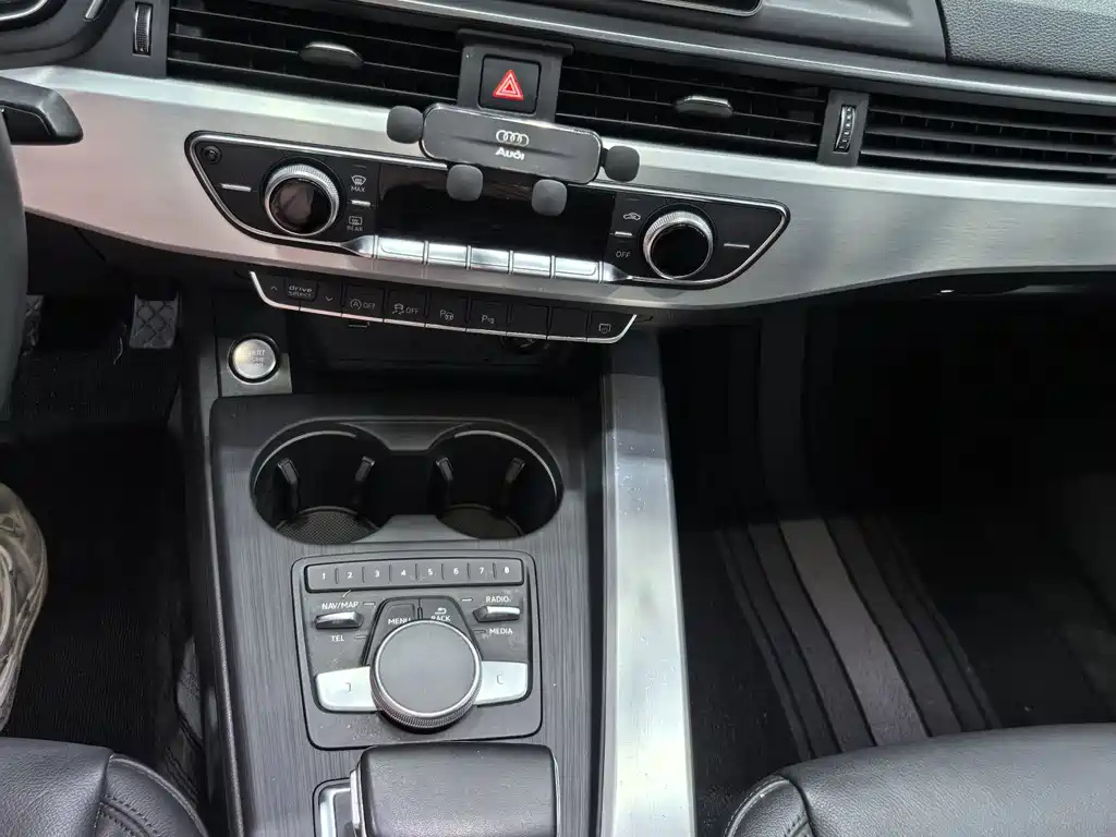 Audi A4L 2019 40 TFSI Fashion Edition China V