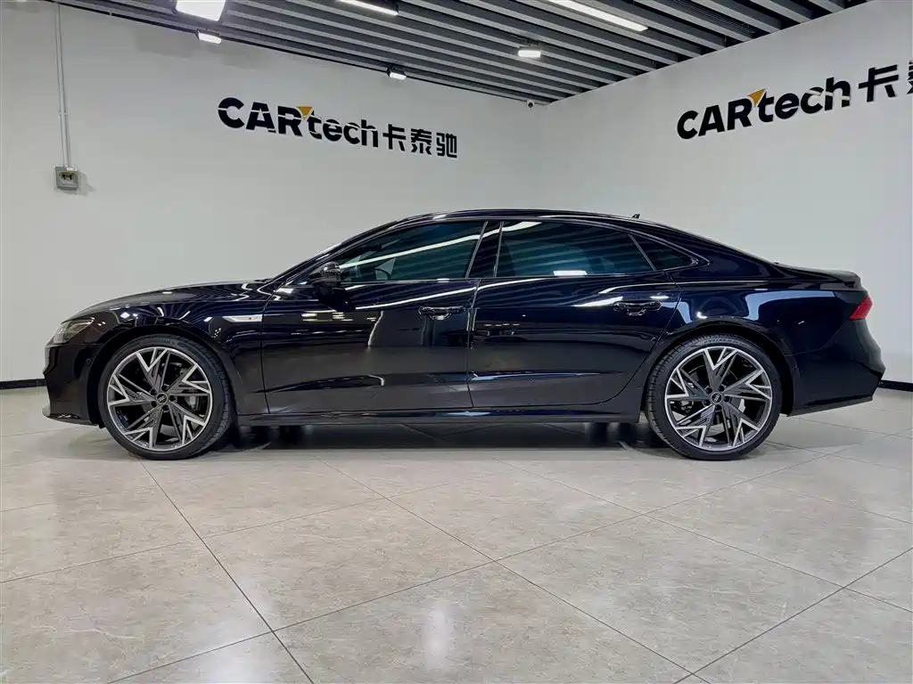 Audi A7L 2023 45 TFSI quattro S-line Black Warrior Edition
