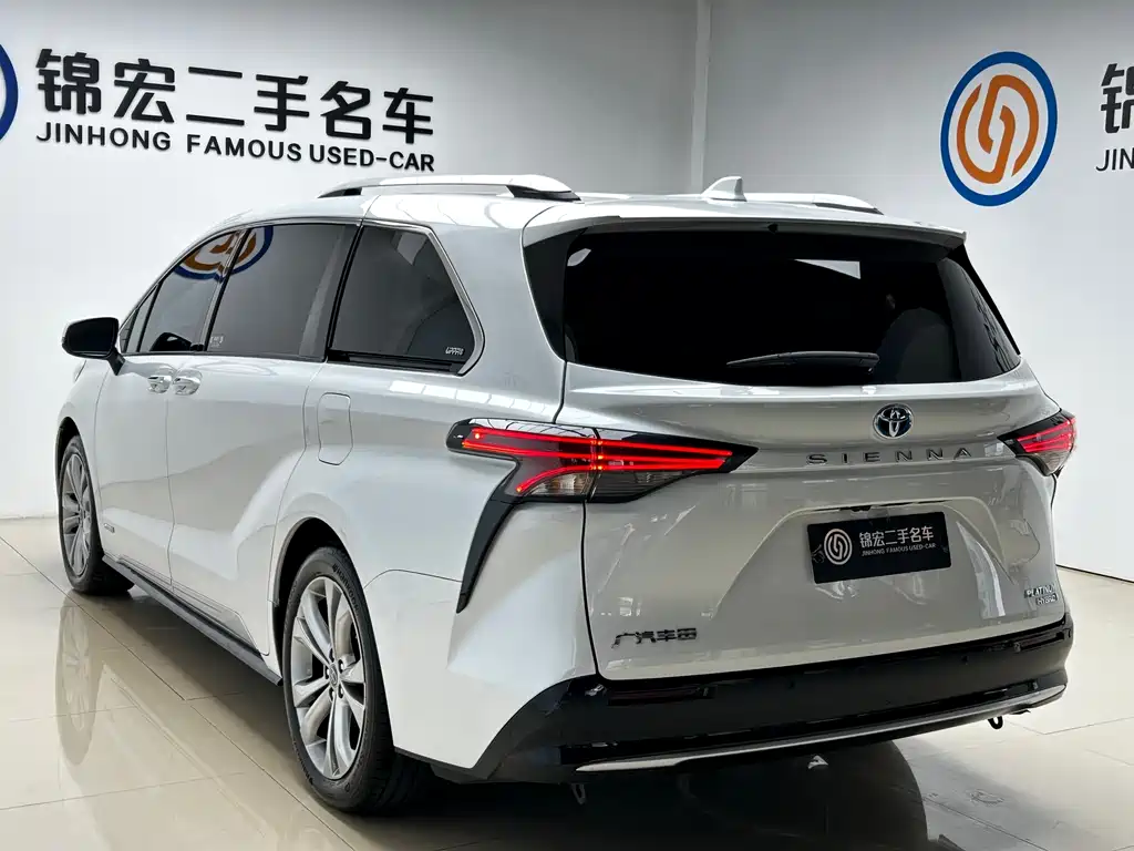 Toyota Sienna 2024 2.5L Hybrid Platinum Edition