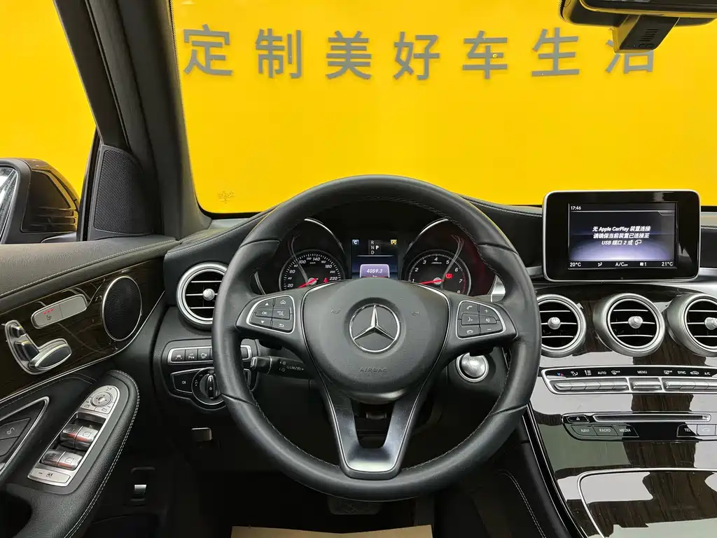 Mercedes-Benz GLC 260 4MATIC Luxury (2019)