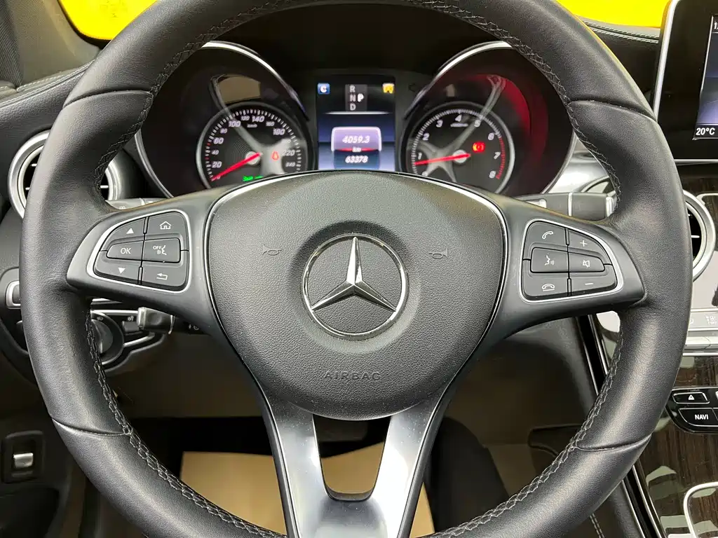Mercedes-Benz GLC 260 4MATIC Luxury (2019)