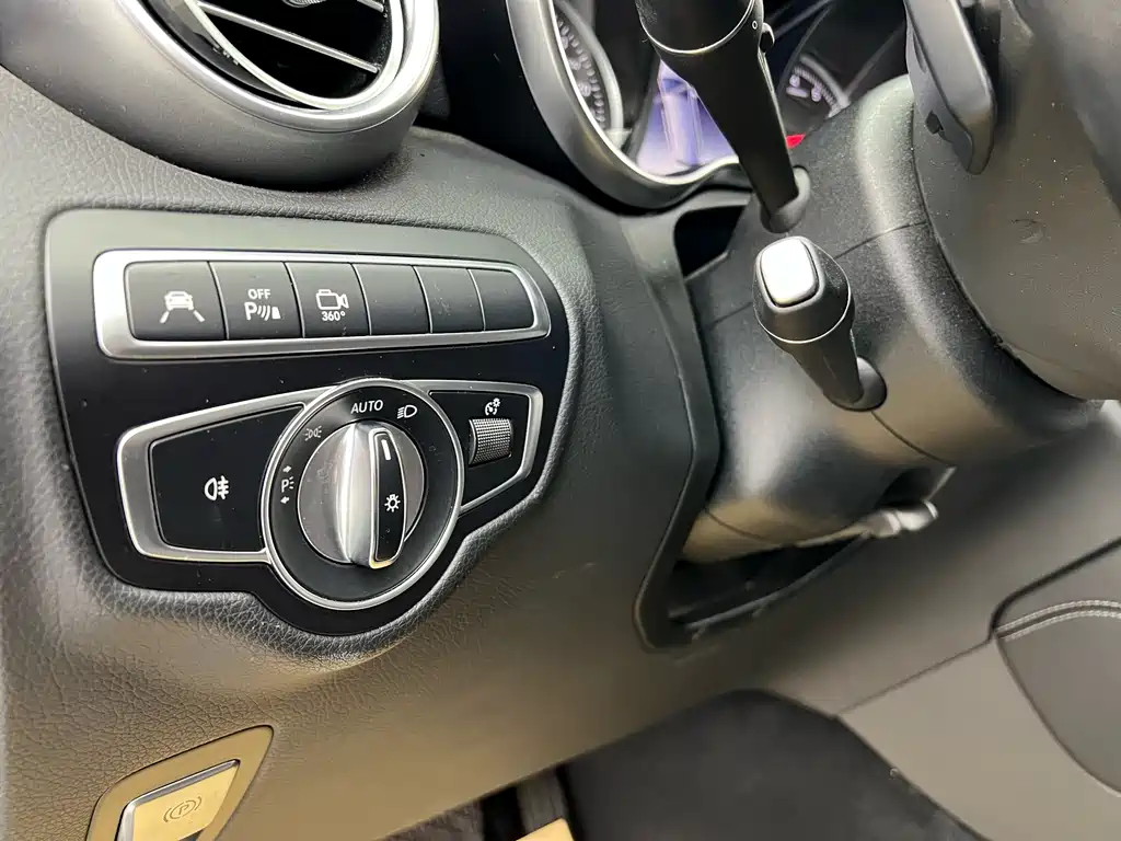 Mercedes-Benz GLC 260 4MATIC Luxury (2019)
