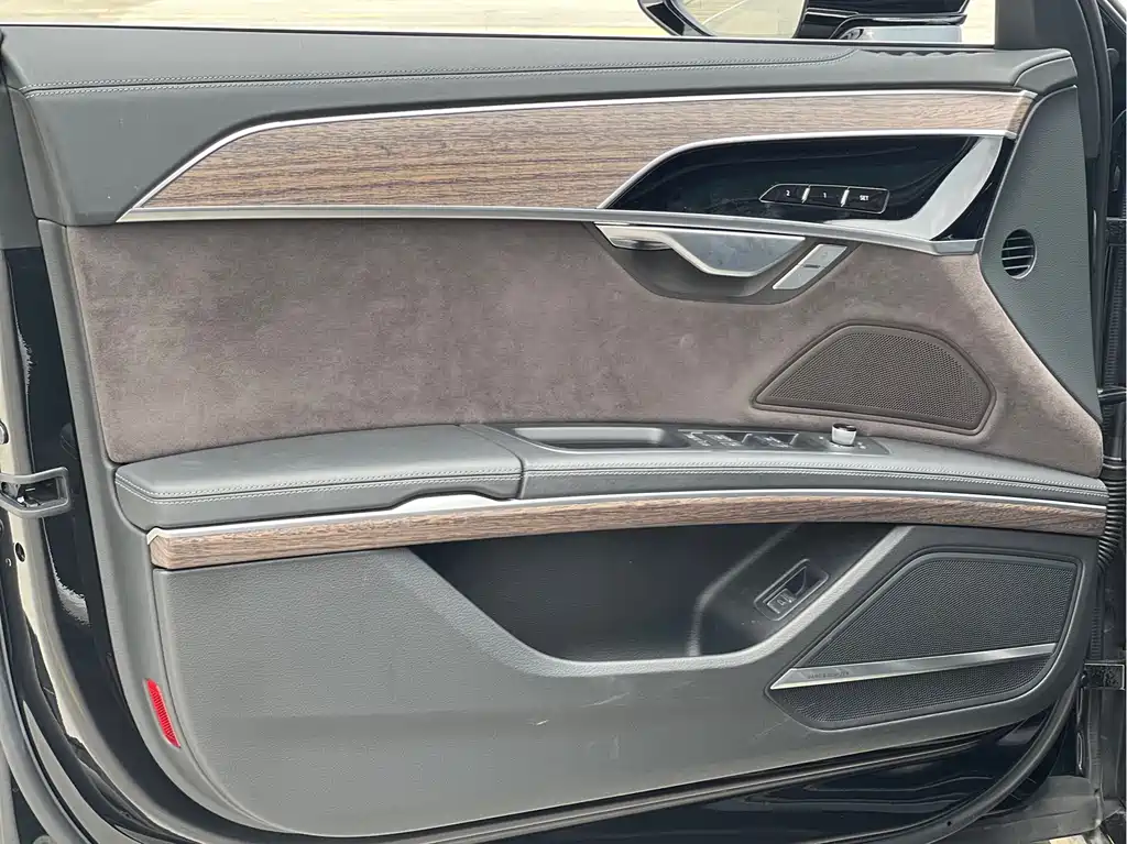 Audi A8L 2023 55 TFSI quattro Flagship