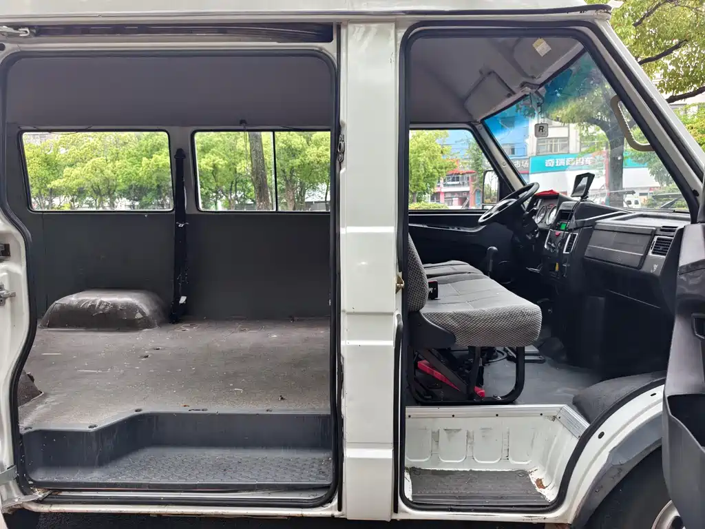 Iveco Daily 2017 2.5T A35 Passenger Van 5-7 Seats 47Z5