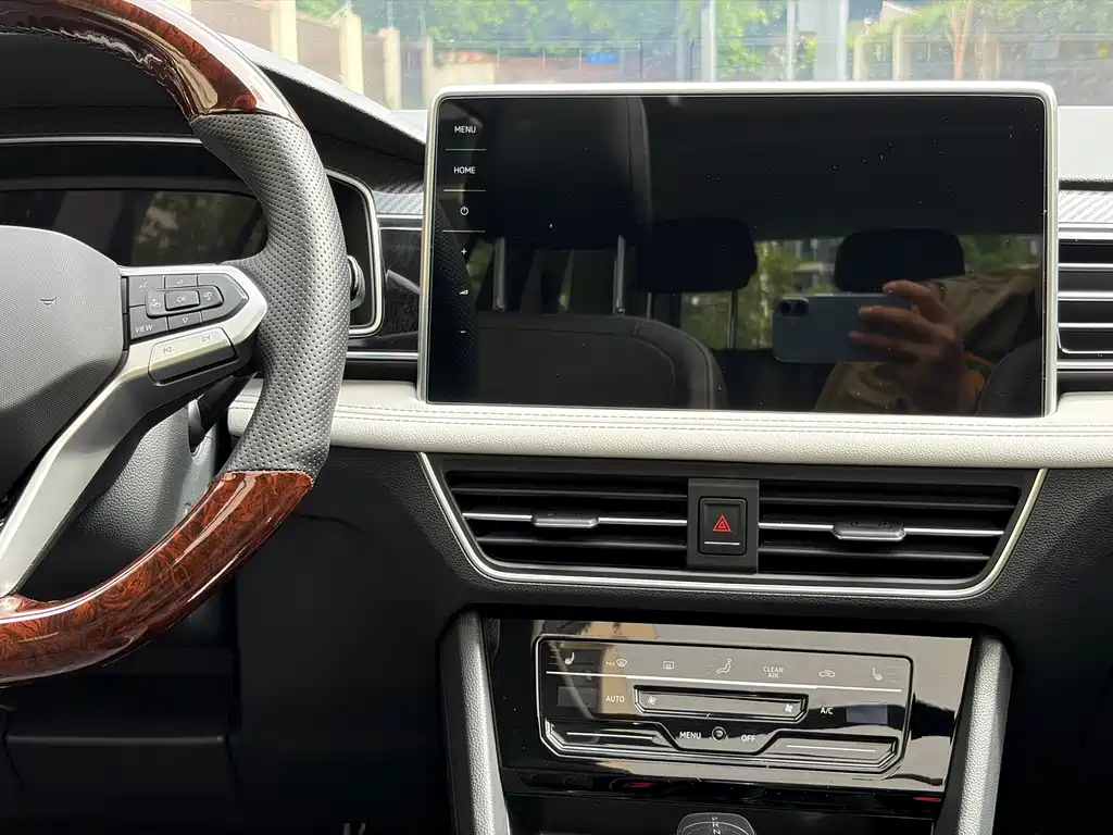 Volkswagen Tiguan L 2024