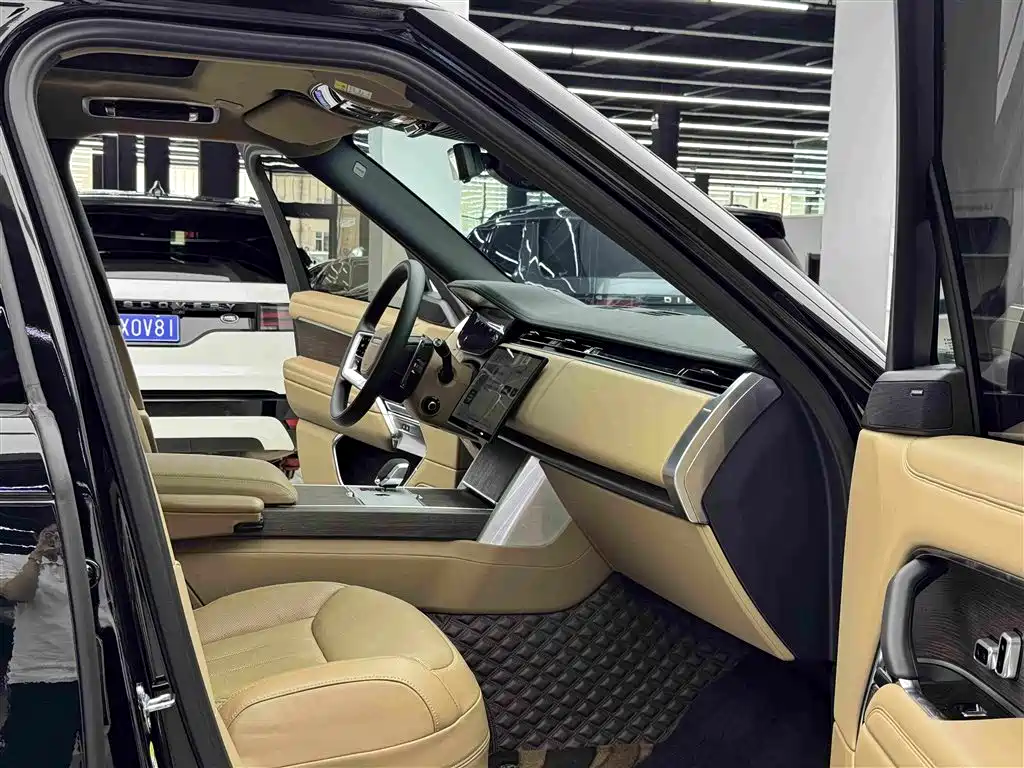 Range Rover 2025 3.0 L6 400PS Long Wheelbase Westminster Edition