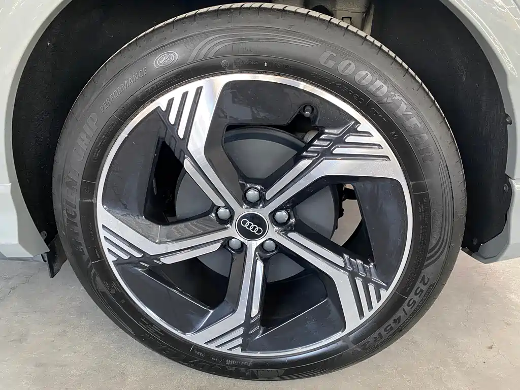 Audi Q4 e-tron 2024 40 e-tron Creation Edition