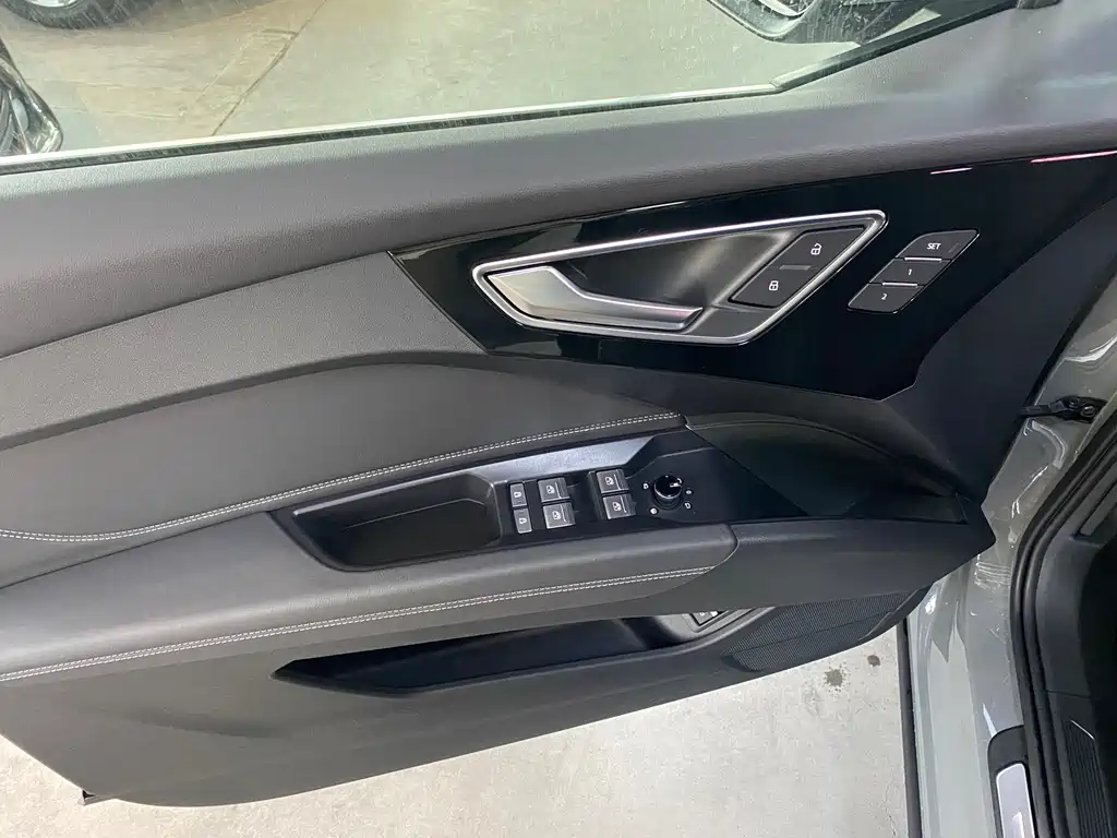 Audi Q4 e-tron 2024 40 e-tron Creation Edition