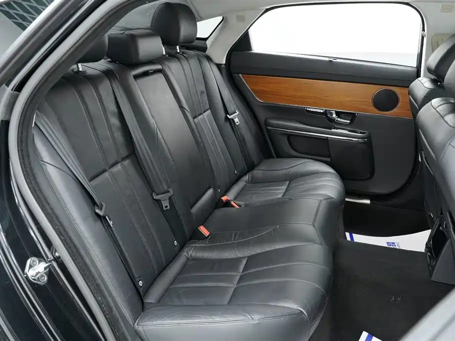 Jaguar XJ 2013 XJL 2.0T Elegant Business Edition